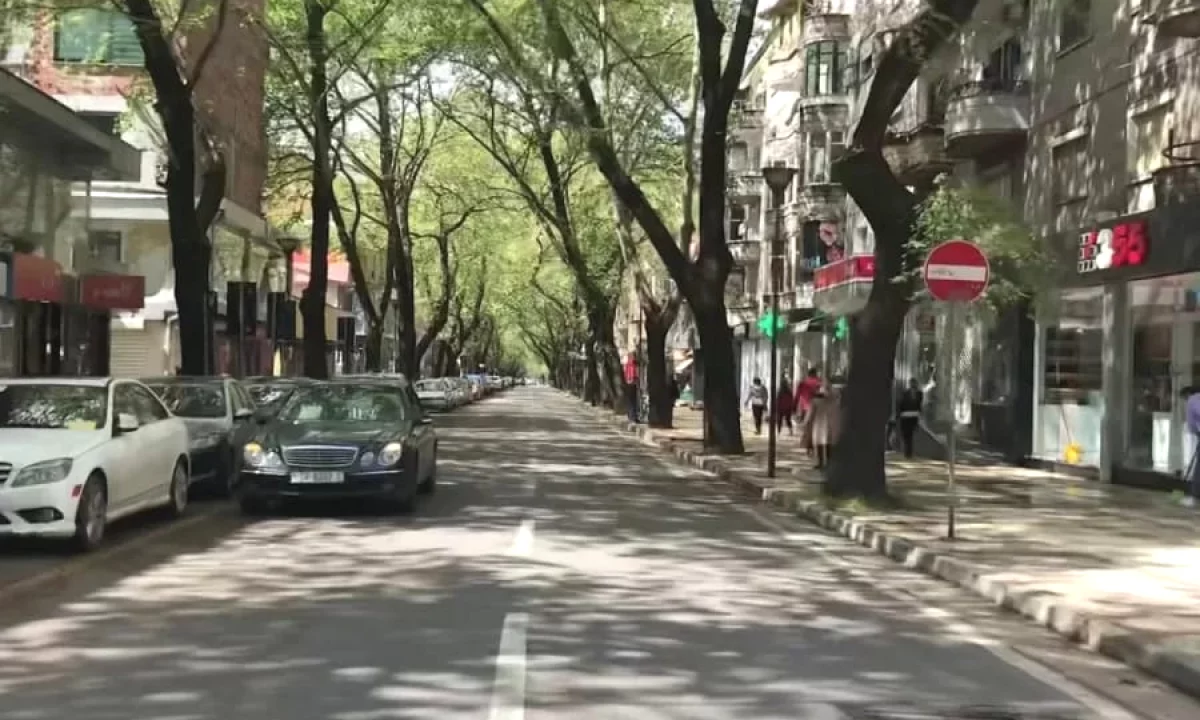 Shtepi ne shitje Vila Luksoze ne Tirane, 3+1, Mobilimi Pjeserisht e mobiluar, Pagesa 1,000,000  Euro.