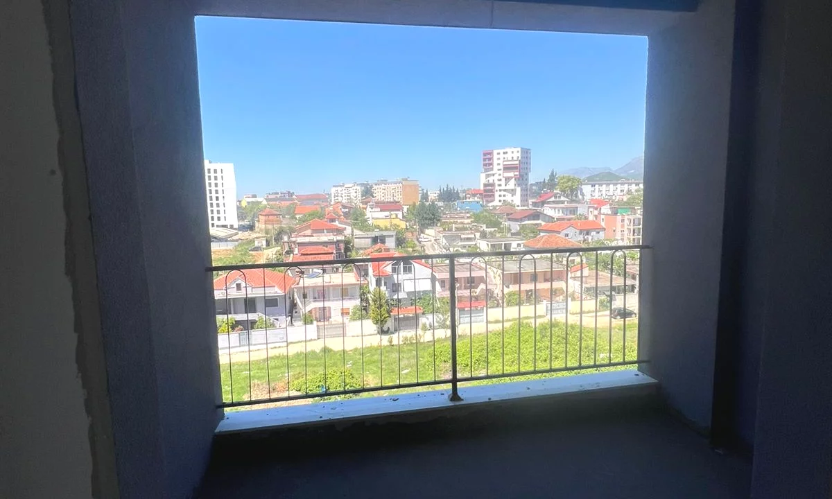 Shtepi ne shitje Apartament ne Tirane, 3+1, Mobilimi Bosh, pa mobiluar, Pagesa 203,000  Euro.
