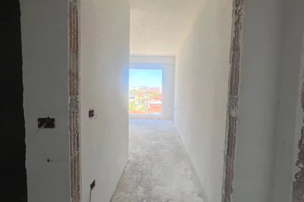 Shtepi ne shitje Apartament ne Tirane, 3+1, Mobilimi Bosh, pa mobiluar, Pagesa 203,000  Euro.