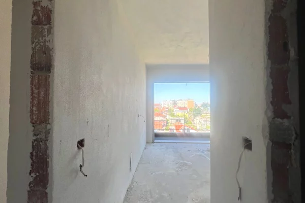Shtepi ne shitje Apartament ne Tirane, 3+1, Mobilimi Bosh, pa mobiluar, Pagesa 203,000  Euro.