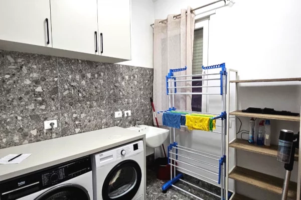 Shtepi me qera Vila Luksoze ne Tirane, 4+1, Mobilimi E mobiluar, Pagesa 2,500  Euro.