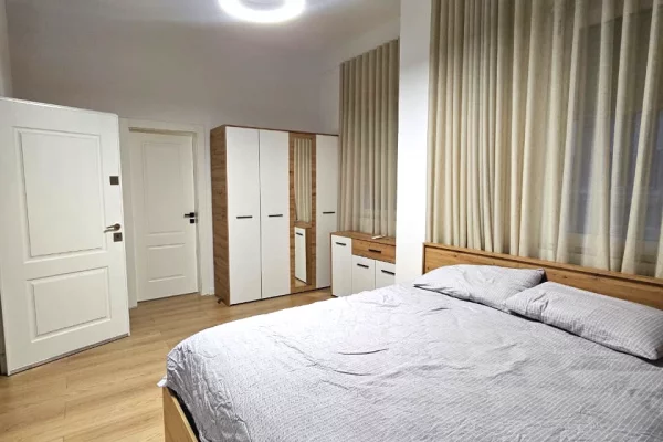Shtepi me qera Vila Luksoze ne Tirane, 4+1, Mobilimi E mobiluar, Pagesa 2,500  Euro.