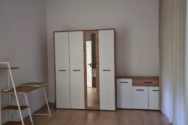 Shtepi me qera Vila Luksoze ne Tirane, 4+1, Mobilimi E mobiluar, Pagesa 2,500  Euro.