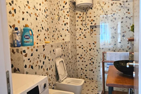 Shtepi me qera Apartament ne Tirane, 2+1, Mobilimi E mobiluar, Pagesa 100,000  Leke.