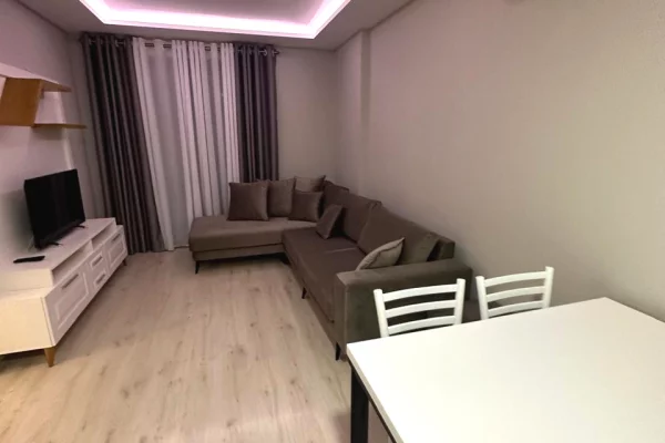 Shtepi me qera Apartament ne Tirane, 2+1, Mobilimi E mobiluar, Pagesa 65,000  Leke.