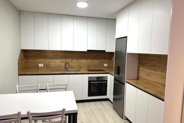 Shtepi me qera Apartament ne Tirane, 2+1, Mobilimi E mobiluar, Pagesa 65,000  Leke.