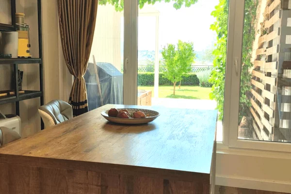 Shtepi ne shitje Vila Luksoze ne Tirane, 4+1, Mobilimi E mobiluar, Pagesa 596,000  Euro.