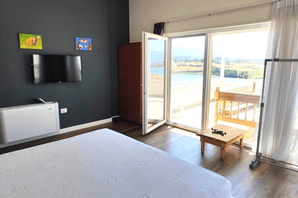 Shtepi ne shitje Vila Luksoze ne Tirane, 4+1, Mobilimi E mobiluar, Pagesa 596,000  Euro.