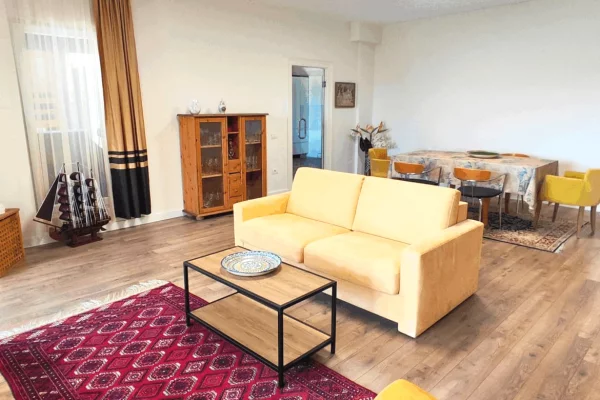 Shtepi ne shitje Vila Luksoze ne Tirane, 4+1, Mobilimi E mobiluar, Pagesa 596,000  Euro.