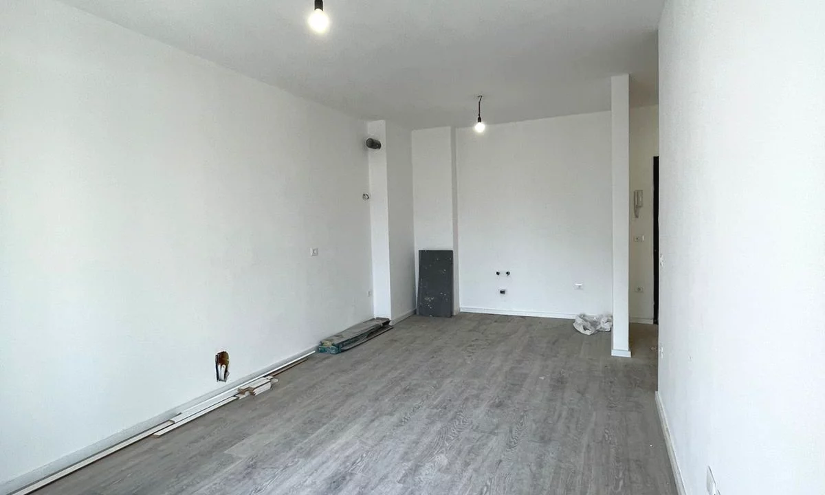 Shtepi ne shitje Apartament ne Tirane, 2+1, Mobilimi Bosh, pa mobiluar, Pagesa 178,000  Euro.