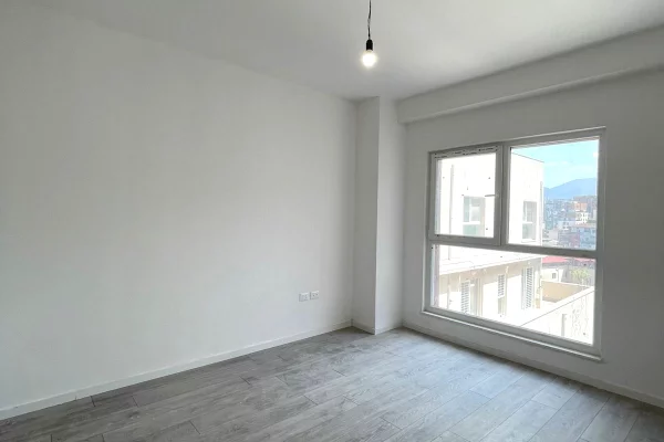 Shtepi ne shitje Apartament ne Tirane, 2+1, Mobilimi Bosh, pa mobiluar, Pagesa 178,000  Euro.