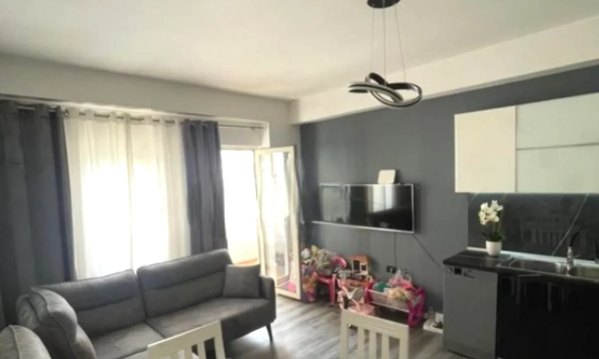 Shtepi ne shitje Apartament ne Tirane, 1+1, Mobilimi E mobiluar, Pagesa 120,000  Euro.