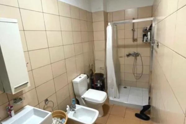 Shtepi ne shitje Apartament ne Tirane, 1+1, Mobilimi E mobiluar, Pagesa 120,000  Euro.