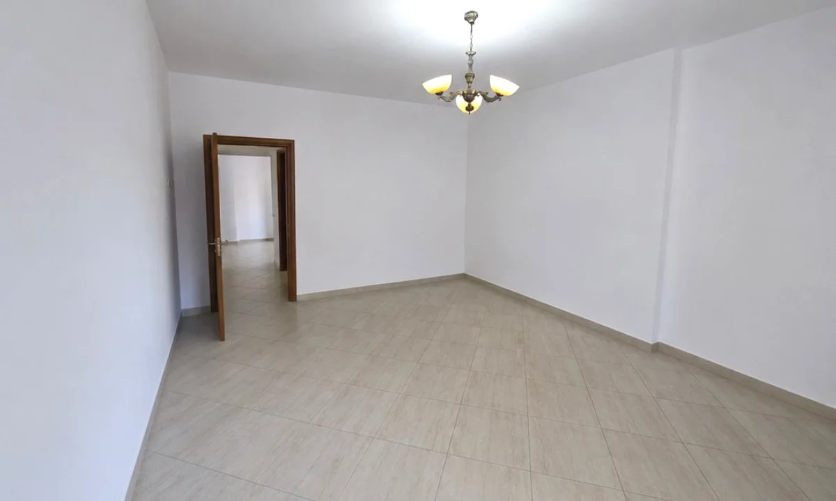 Shtepi ne shitje Apartament ne Tirane, 2+1, Mobilimi Pjeserisht e mobiluar, Pagesa 270,000  Euro.