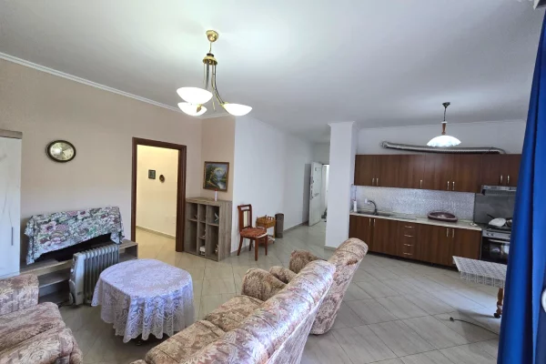Shtepi ne shitje Apartament ne Tirane, 2+1, Mobilimi Pjeserisht e mobiluar, Pagesa 270,000  Euro.