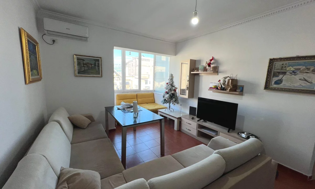Shtepi me qera Apartament ne Tirane, 1+1, Mobilimi E mobiluar, Pagesa 650  Euro.