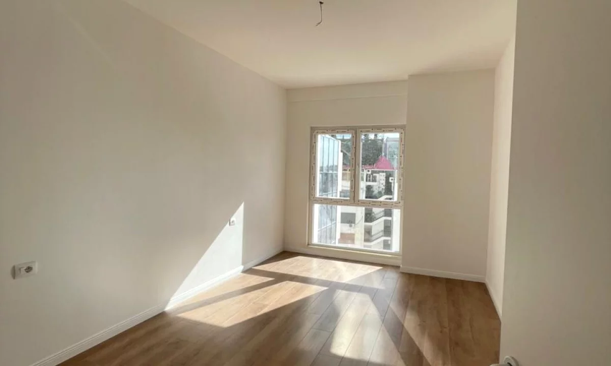 Shtepi ne shitje Apartament ne Tirane, 2+1, Mobilimi Bosh, pa mobiluar, Pagesa 284,640  Euro.