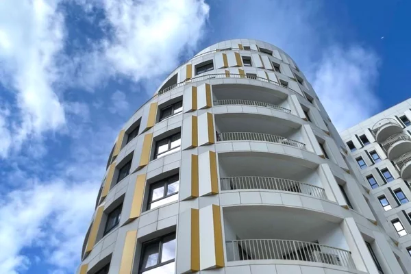 Shtepi ne shitje Apartament ne Tirane, 2+1, Mobilimi Bosh, pa mobiluar, Pagesa 284,640  Euro.