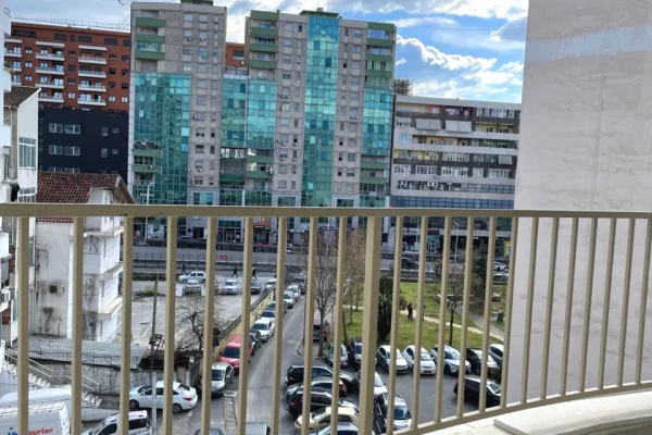 Shtepi ne shitje Apartament ne Tirane, 2+1, Mobilimi Bosh, pa mobiluar, Pagesa 284,640  Euro.