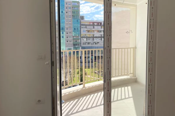 Shtepi ne shitje Apartament ne Tirane, 2+1, Mobilimi Bosh, pa mobiluar, Pagesa 284,640  Euro.