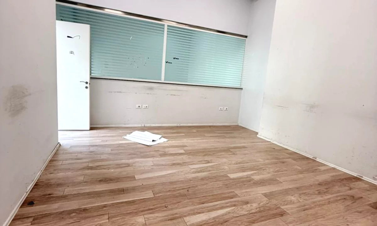 🏢 JEPET AMBIENT BIZNESI ME QIRA – KIKA 2 📍 Komuna e Parisit