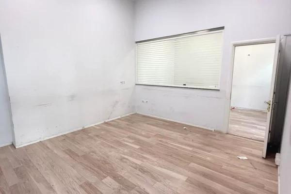 🏢 JEPET AMBIENT BIZNESI ME QIRA – KIKA 2 📍 Komuna e Parisit