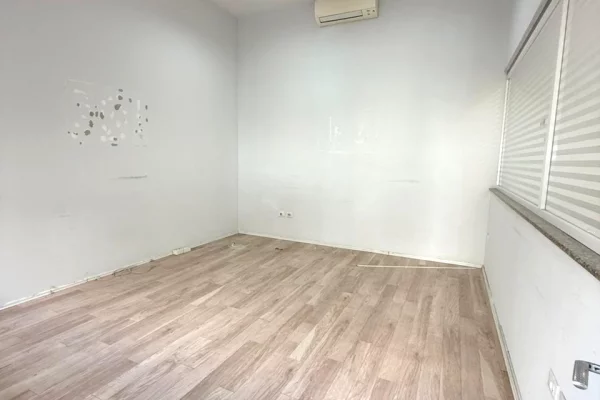 🏢 JEPET AMBIENT BIZNESI ME QIRA – KIKA 2 📍 Komuna e Parisit