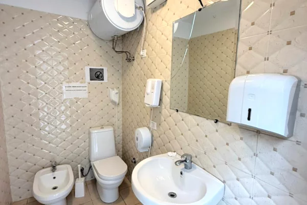 🏢 JEPET AMBIENT BIZNESI ME QIRA – KIKA 2 📍 Komuna e Parisit