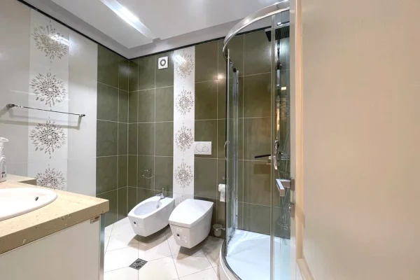 Shtepi me qera Apartament ne Tirane, 3+1, Mobilimi E mobiluar, Pagesa 2,500  Euro.
