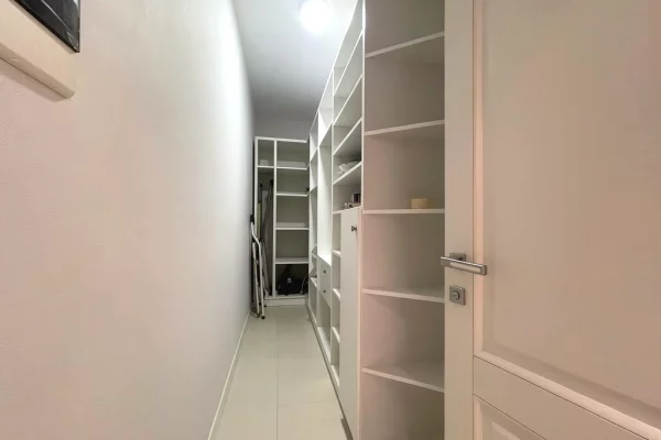 Shtepi me qera Apartament ne Tirane, 3+1, Mobilimi E mobiluar, Pagesa 2,500  Euro.