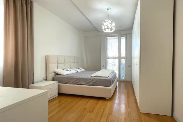 Shtepi me qera Apartament ne Tirane, 3+1, Mobilimi E mobiluar, Pagesa 2,500  Euro.