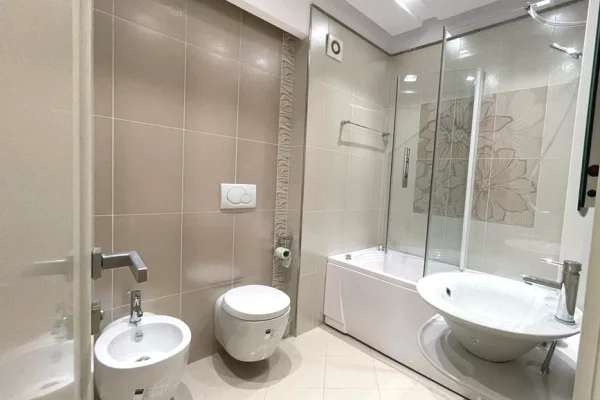 Shtepi me qera Apartament ne Tirane, 3+1, Mobilimi E mobiluar, Pagesa 2,500  Euro.