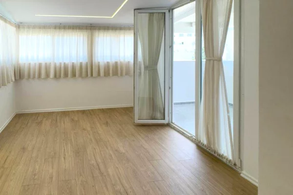 Shtepi ne shitje Apartament ne Tirane, 1+1, Mobilimi Pjeserisht e mobiluar, Pagesa 112,500  Euro.
