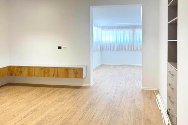 Shtepi ne shitje Apartament ne Tirane, 1+1, Mobilimi Pjeserisht e mobiluar, Pagesa 112,500  Euro.