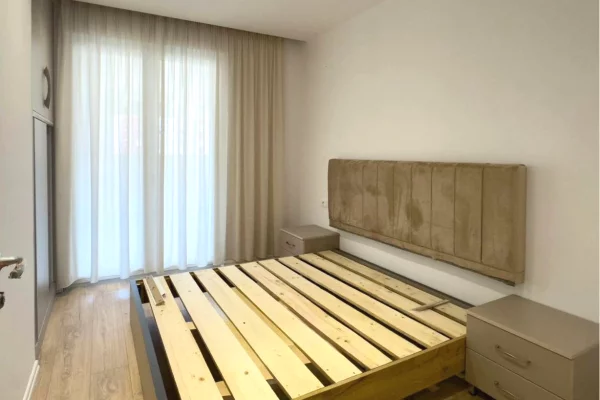 Shtepi ne shitje Apartament ne Tirane, 1+1, Mobilimi Pjeserisht e mobiluar, Pagesa 112,500  Euro.