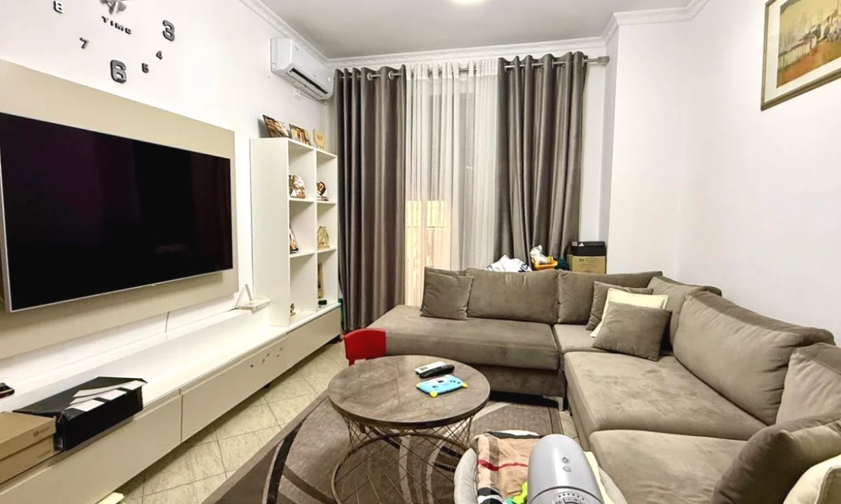 Shtepi ne shitje Apartament ne Tirane, 1+1, Mobilimi E mobiluar, Pagesa 97,000  Euro.