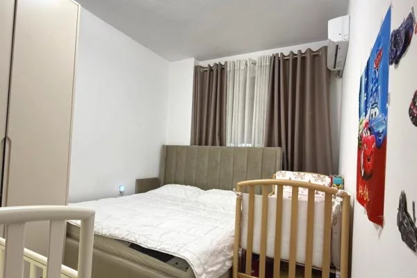 Shtepi ne shitje Apartament ne Tirane, 1+1, Mobilimi E mobiluar, Pagesa 97,000  Euro.