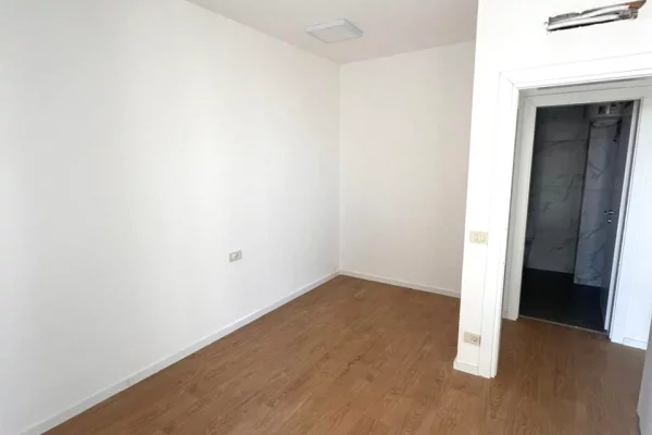 Ambient biznesi me qera 3+1 ne Tirane - 650 Euro