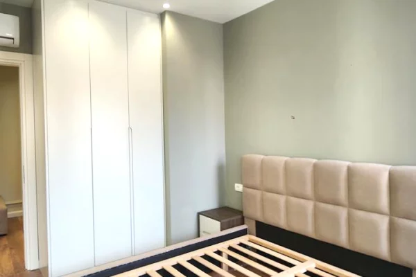Shtepi ne shitje Apartament ne Tirane, 1+1, Mobilimi E mobiluar, Pagesa 158,000  Euro.