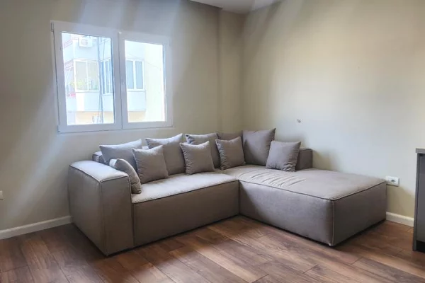 Shtepi ne shitje Apartament ne Tirane, 1+1, Mobilimi E mobiluar, Pagesa 158,000  Euro.