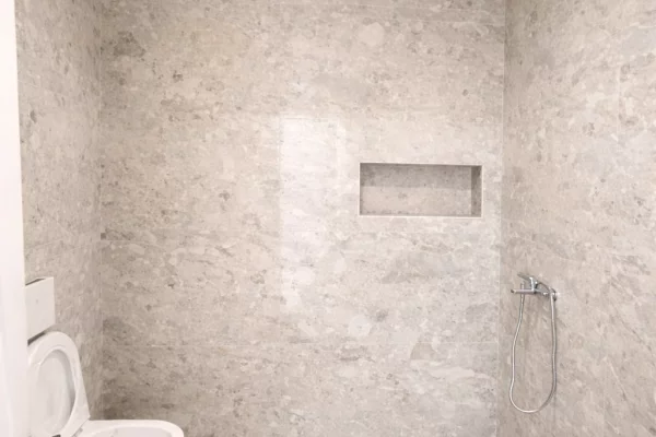 Shtepi ne shitje Apartament ne Durres, 1+1, Mobilimi Bosh, pa mobiluar, Pagesa 140,000  Euro.