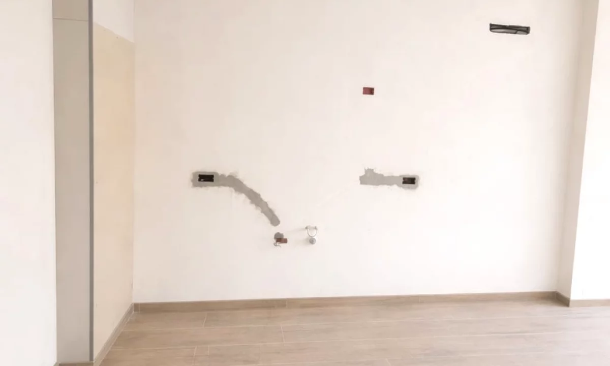Shtepi ne shitje Apartament ne Durres, 1+1, Mobilimi Bosh, pa mobiluar, Pagesa 140,000  Euro.