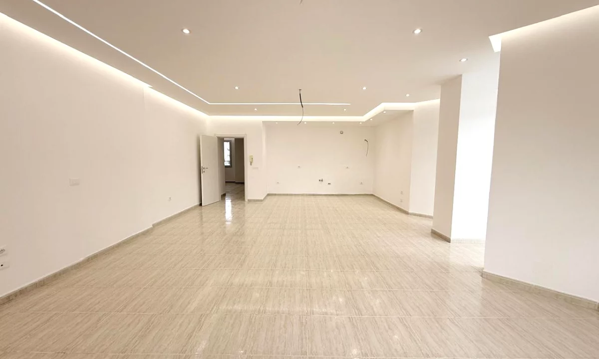 Shtepi ne shitje Apartament ne Tirane, 2+1, Mobilimi Bosh, pa mobiluar, Pagesa 450,000  Euro.