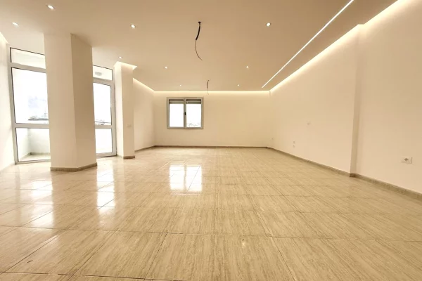 Shtepi ne shitje Apartament ne Tirane, 2+1, Mobilimi Bosh, pa mobiluar, Pagesa 450,000  Euro.