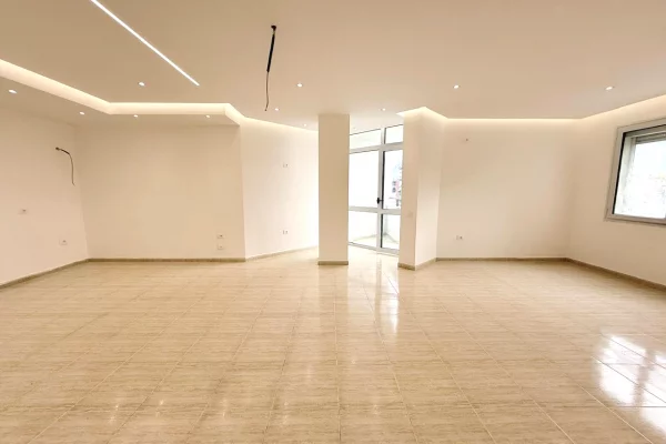 Shtepi ne shitje Apartament ne Tirane, 2+1, Mobilimi Bosh, pa mobiluar, Pagesa 450,000  Euro.