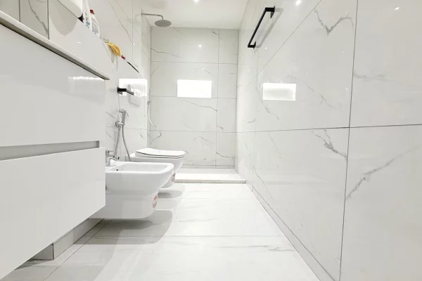 Shtepi ne shitje Apartament ne Tirane, 2+1, Mobilimi Bosh, pa mobiluar, Pagesa 450,000  Euro.
