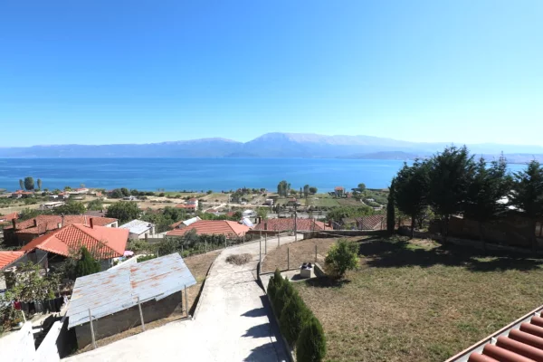 Shtepi ne shitje Vila Luksoze ne Pogradec, 6+1, Mobilimi Pjeserisht e mobiluar, Pagesa 260,000  Euro.