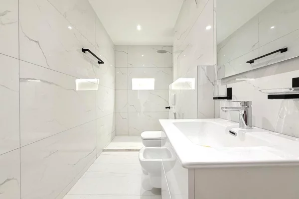 Shtepi ne shitje Apartament ne Tirane, 2+1, Mobilimi Bosh, pa mobiluar, Pagesa 172,800  Euro.