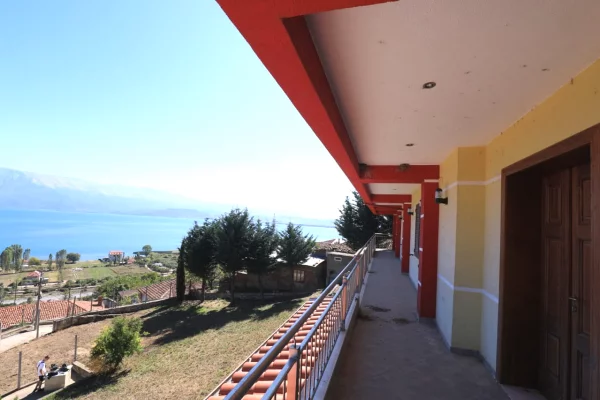 Shtepi ne shitje Apartament ne Tirane, 2+1, Mobilimi Bosh, pa mobiluar, Pagesa 172,800  Euro.
