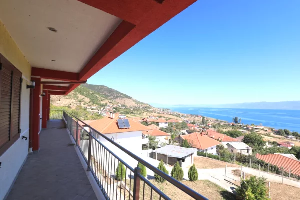 Shtepi ne shitje Apartament ne Tirane, 2+1, Mobilimi Bosh, pa mobiluar, Pagesa 172,800  Euro.